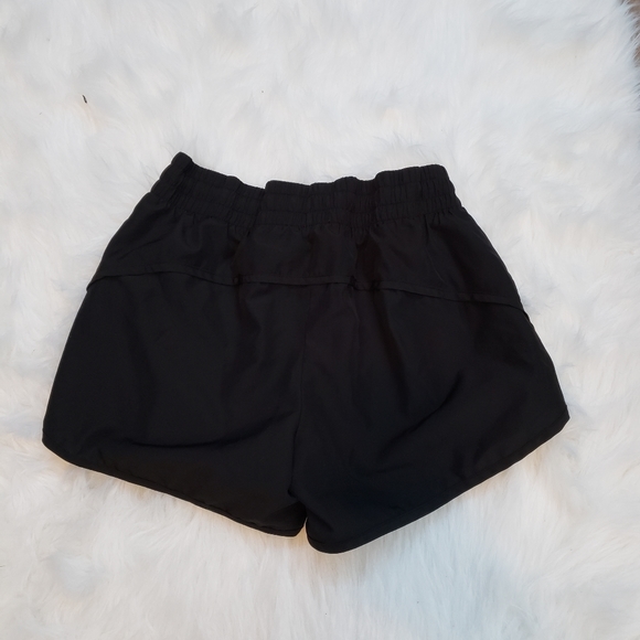 Athletic shorts - Picture 2 of 3